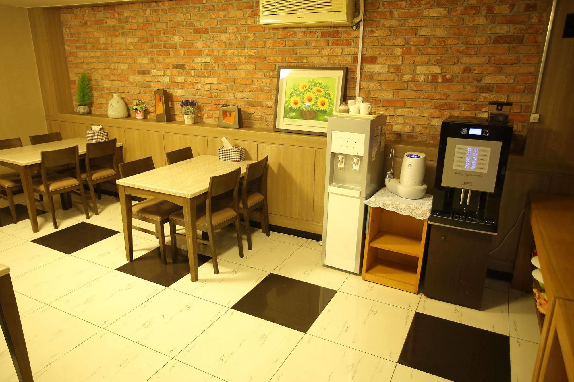 中央酒店 昌原市 外观 照片